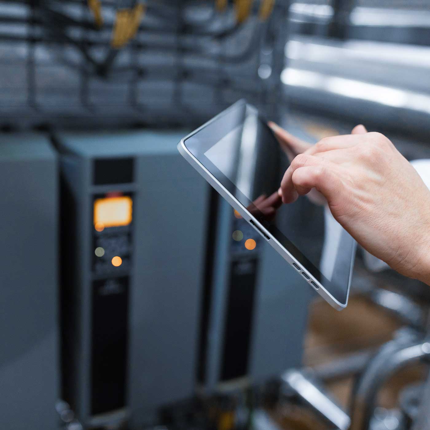 専門知識と経験を持つプロフェッショナルがドメイン・サーバーを管理します